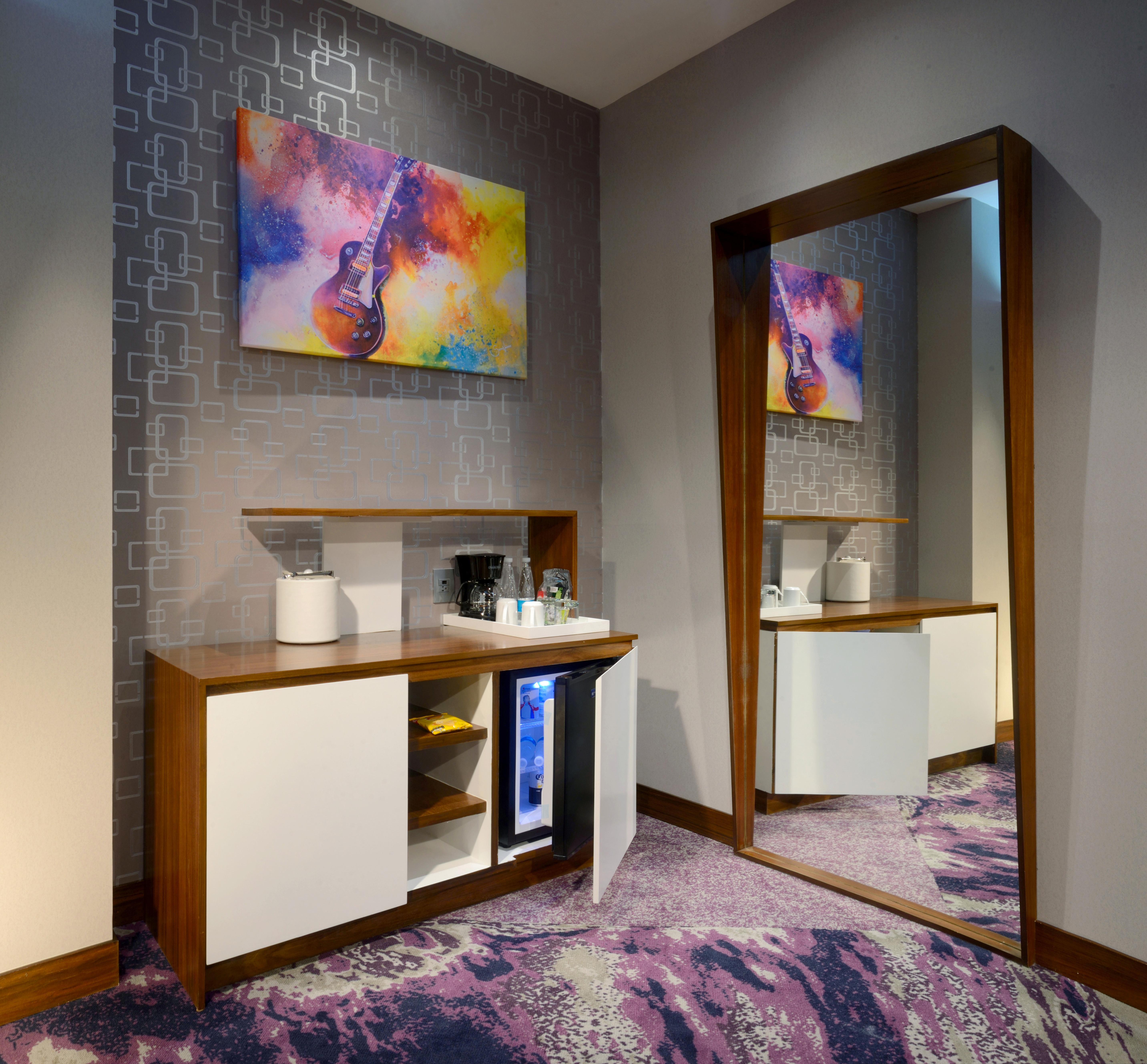 Hard Rock Hotel Guadalajara Сапопан Экстерьер фото A wet bar in a hotel room